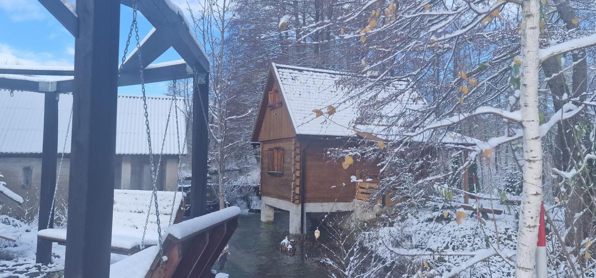 Vodenica Vrelo Chalets Vrelo Koreničko Pokój zdjęcie